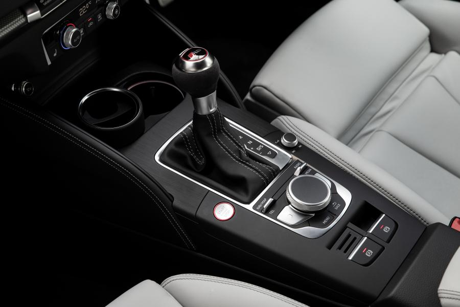 Детали интерьера Audi RS3 Sportback (8V) 2017 года  (AU) (фото 39 из 40)